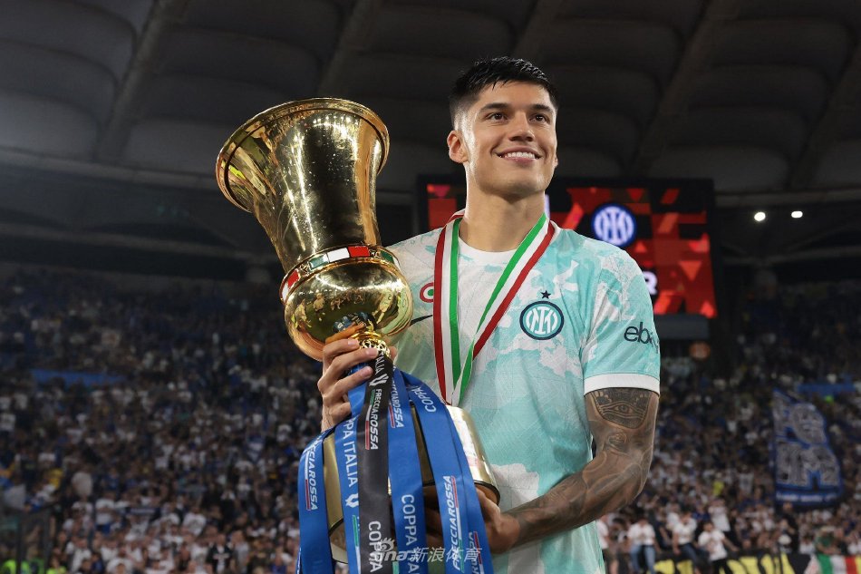 而张玉宁则 而张玉宁则