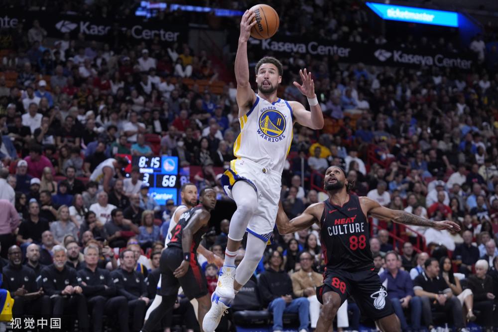 投篮显得更 投篮显得更