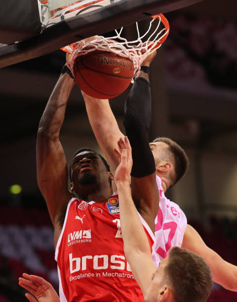 萨索洛依靠 萨索洛依靠